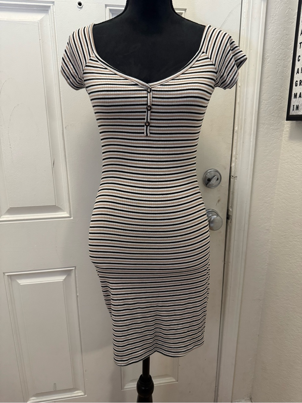 Striped Short Sleeve Midi Dress in Black & White 0527